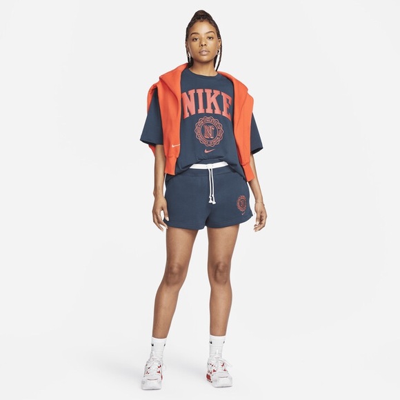 Nike - Sportswear Essentials Oversized T-Shirt - Picture 4 of 6